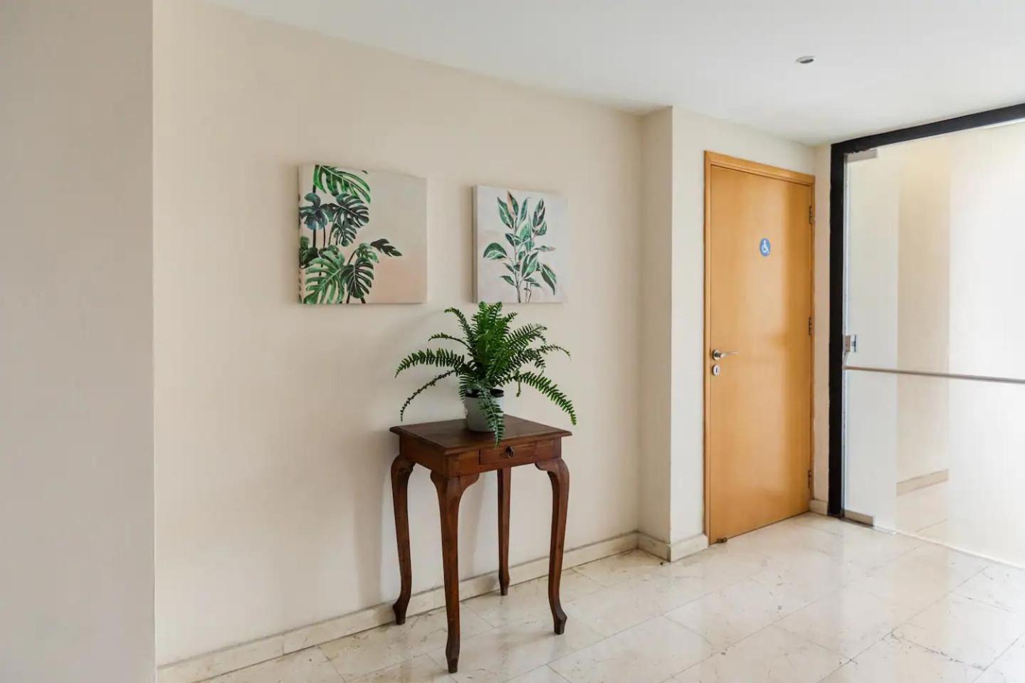 Warm Residence In The Heart Of The City Center - Balcony & View ニコシア エクステリア 写真